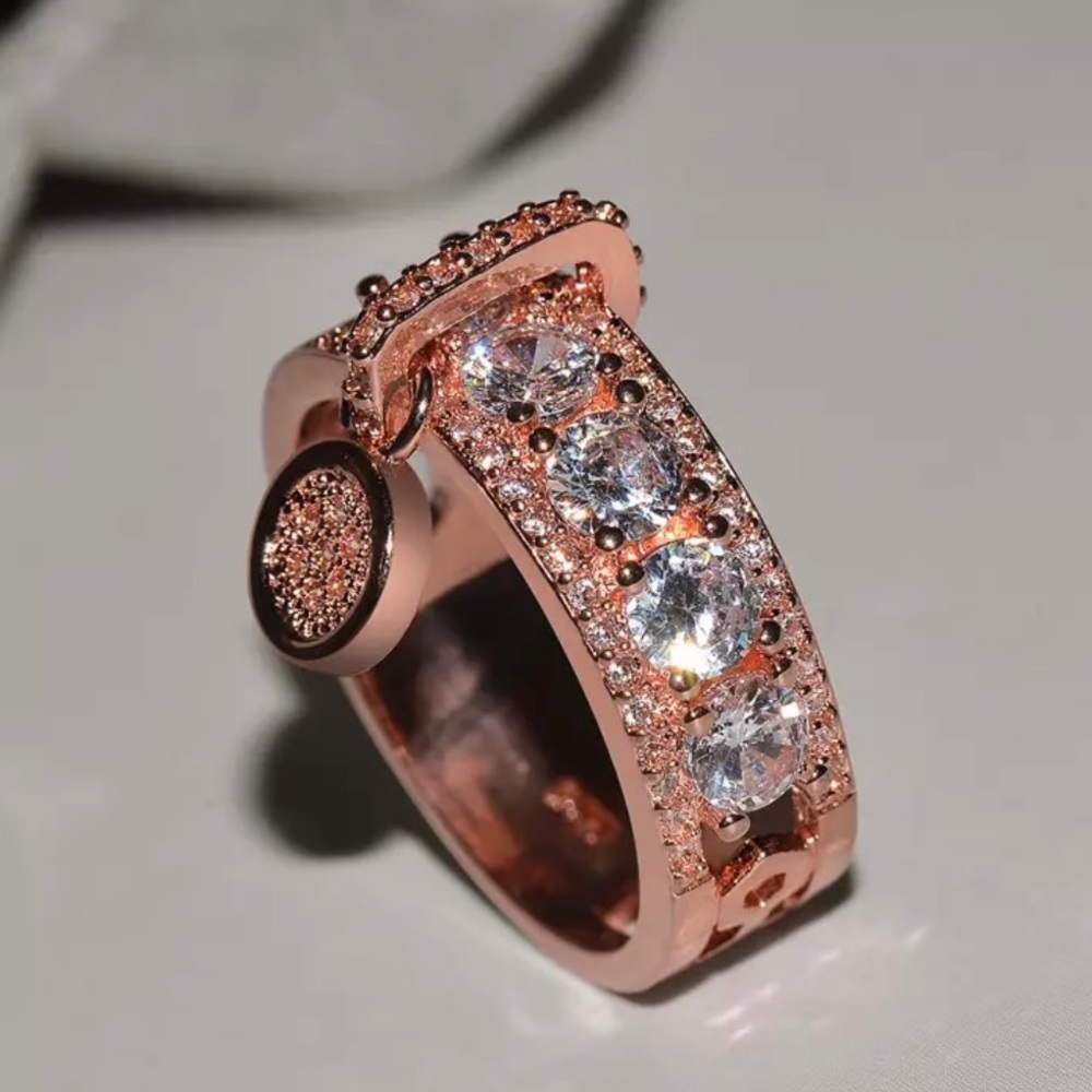 🎉 Cynthia Drop Ring in Rose Gold.